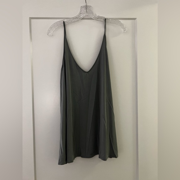 Lightly worn urban outfitters tank top size M - Picture 2 of 3